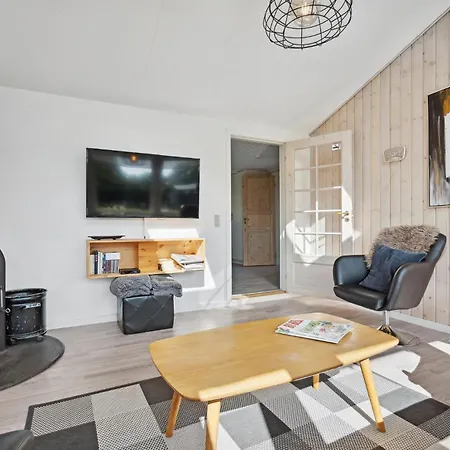 Stunning In Haderslev With Kitchen * Diernæs
