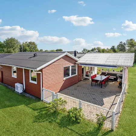 Stunning In Haderslev With Kitchen Tatil Evi *