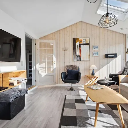 Stunning In Haderslev With Kitchen Tatil Evi Diernæs